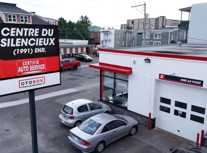 Le Centre de l'Auto J. Nolin et le Centre du Silencieux à Drummondville - Très fiers de leurs nouvelles bannières : Parts City Pièces d’Auto et certifié Auto Service